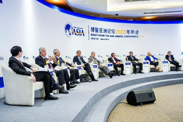 参加大会分论坛“碳中和:困局与破局”期间,SABIC 首席执行官阿卜杜拉哈曼·阿尔-法季强调了推进跨价值链协作对于全球携手实现碳中和宏伟目标的重要性 参加大会分论坛“碳中和:困局与破局”期间,SABIC 首席执行官阿卜杜拉哈曼·阿尔-法季强调了推进跨价值链协作对于全球携手实现碳中和宏伟目标的重要性