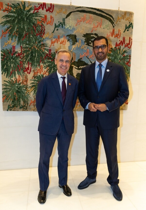 阿联酋工业和先进技术部长、Masdar主席和COP28主席Sultan Al Jaber博士与Brookfield过渡投资主席兼负责人Mark Carney在纽约联合国大会期间会面,敲定Saeta交易。 阿联酋工业和先进技术部长、Masdar主席和COP28主席Sultan Al Jaber博士与Brookfield过渡投资主席兼负责人Mark Carney在纽约联合国大会期间会面,敲定Saeta交易。