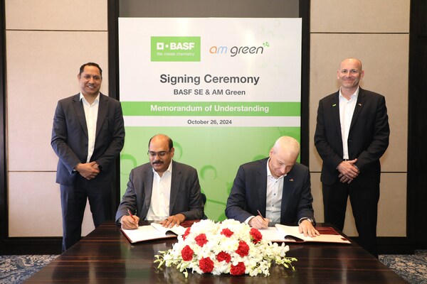 左起: AM Green Ammonia首席执行官Gautam Reddy K ; AM Green集团总裁Mahesh Kolli ;巴斯夫SE执行董事会主席Markus Kamieth博士和巴斯夫印度董事总经理兼巴斯夫印度集团公司负责人Alexander Gerding。 左起: AM Green Ammonia首席执行官Gautam Reddy K ; AM Green集团总裁Mahesh Kolli ;巴斯夫SE执行董事会主席Markus Kamieth博士和巴斯夫印度董事总经理兼巴斯夫印度集团公司负责人Alexander Gerding。